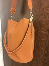Bolso de mano de banda ancha de diseño de marca para mujer, bolso de hombro de PU de cubo de lujo, de un solo hombro, de gran capacidad, de color sólido