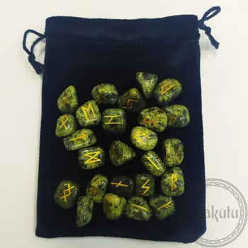 

Руны скандинавские (змеевик)