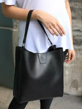 

Stylish Leather Hand/Shoulder Bag
