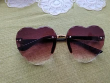 Gafas de sol sin montura con forma de corazón para niños, anteojos de sol deportivos a la moda, con Lentes rojas en color gris y Rosa, con UV400