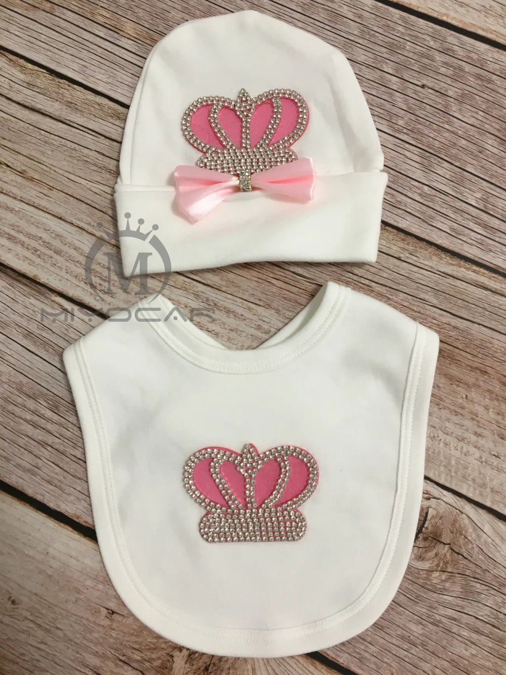 

MIYOCAR 0-6m cotton pink crown rhinestone baby hat and bib set unique baby shower gift bling baby cothes HB3