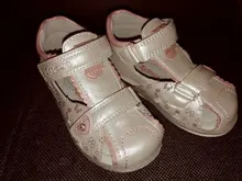 Apakowa-zapatos clásicos de moda para niños y niñas, sandalias de cuero PU para niñas pequeñas, mariposa con soporte para arco