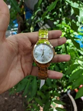 CURREN reloj de oro de las mujeres relojes de señoras creativa de las mujeres relojes de pulsera mujer reloj Relogio femenino Montre Femme