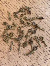 Dulce campana, 40 Uds., llaves pequeñas mezcladas, Vintage, bronce, Metal, aleación de Zinc, colgante encantador fabricación