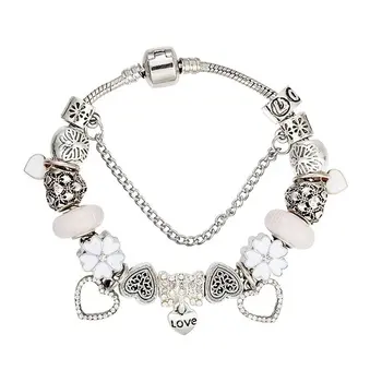 

Angemiel White Flower Heart Figured Charm Bracelet