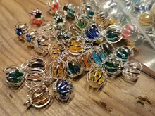 Abalorios colgantes de jaulas en espiral para hombre y mujer, abalorios de 3 colores, 13x15MM, 10 Uds., fabricación de collares y pulseras DIY