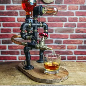Fuente de whisky Raki con diseño de bombero