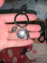 LLavero de equipo de Rugby, camiseta y pantalones de bola, llavero con abalorio, nunca se da cuenta, regalo creativo de graduación de clase mate, joyería artesanal