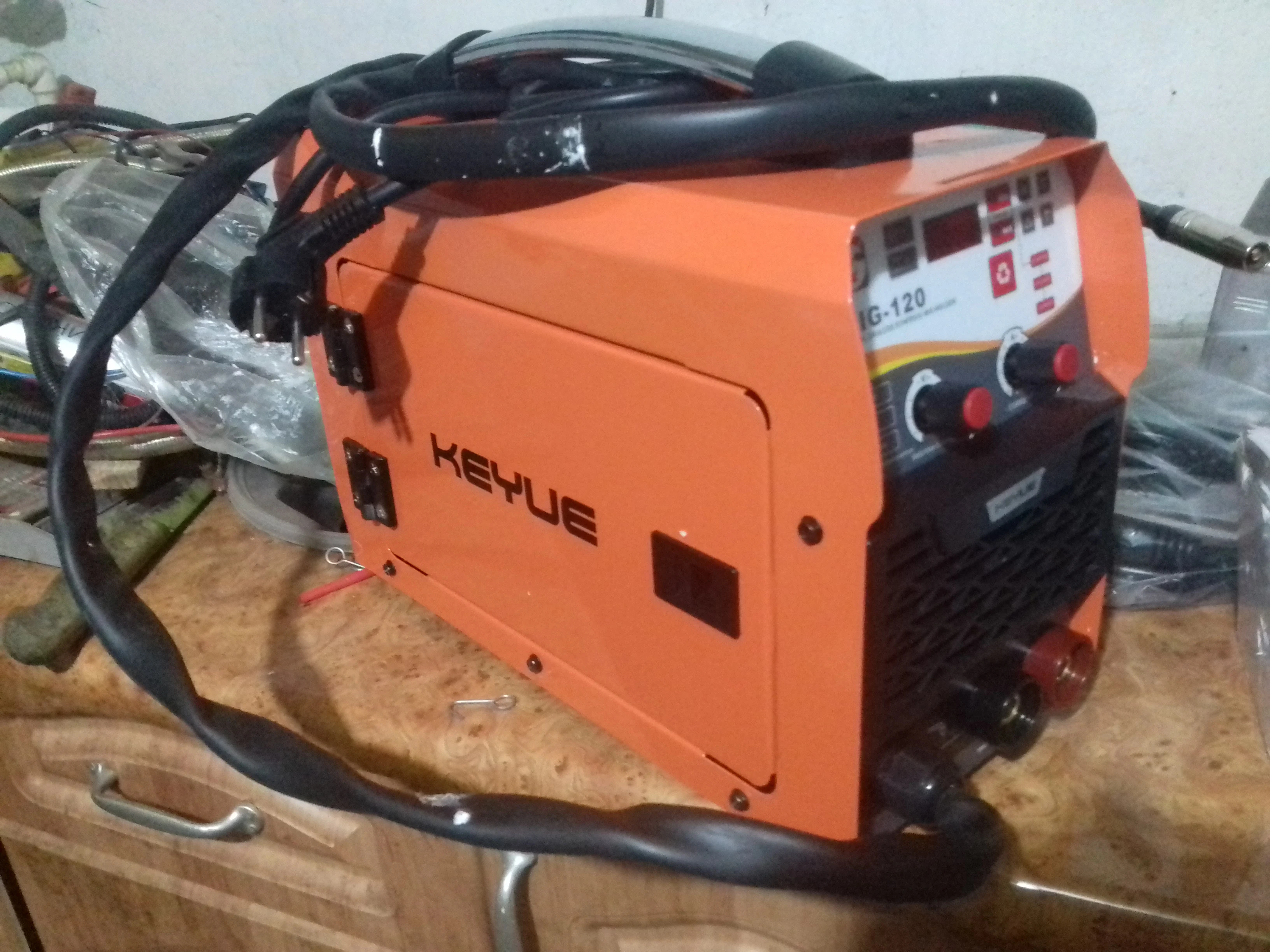 сварочные приспособления. сварщик металла. сварочный класс. сварочный инструмент. технология сварщик.