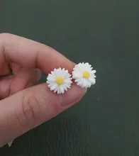 Pendientes de tuerca con diseño de margaritas para mujer, joyería elegante con diseño de margaritas, estilo Simple