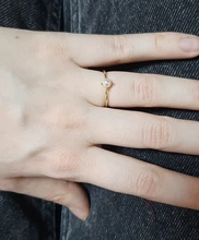 ZHOUYANG-Anillo delicado delgado de estilo minimalista con una mini perla, joyería fina, color amarillo claro dorado