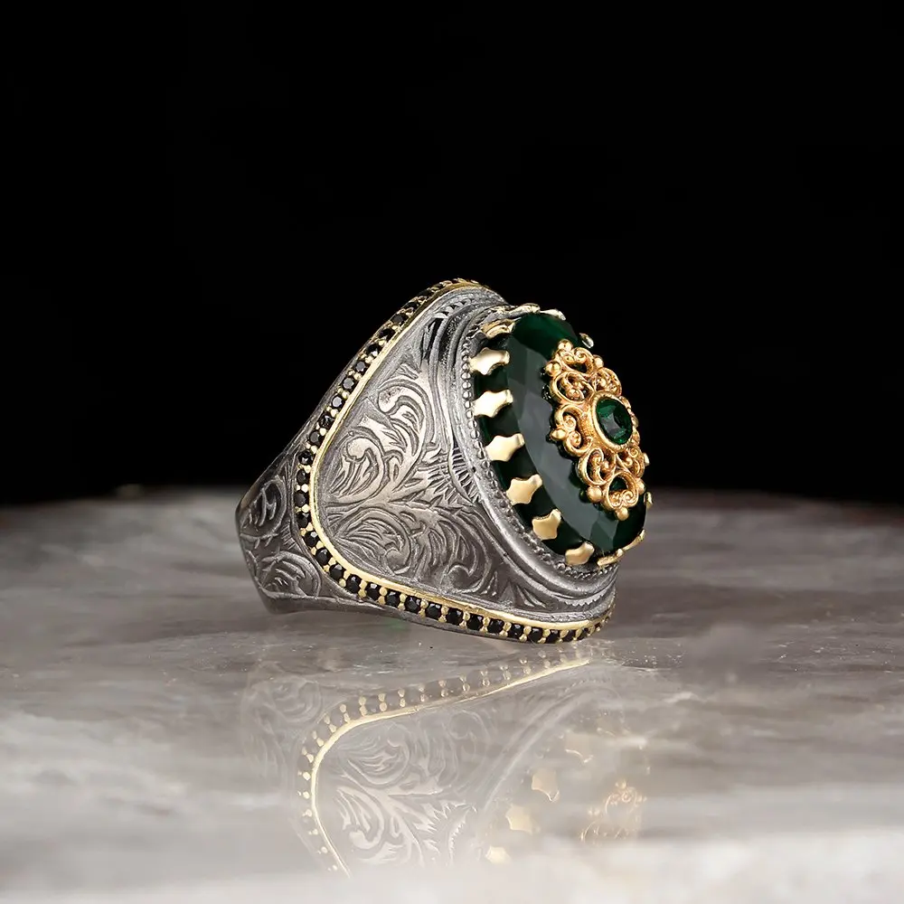 

Мужское серебряное кольцо с фианитом