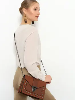 

Stylish Trok Detailed Ribbed Shoulder Bag
