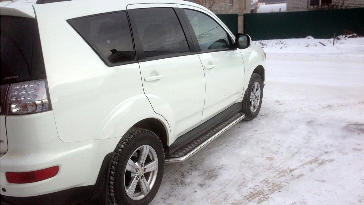 Пороги подножки для Mitsubishi Outlander из нержавеющей стали со штатными креплениями