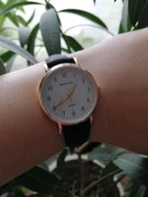 Reloj de pulsera con correa de cuero para mujer, nuevo accesorio informal a la moda, sencillo, caja de Reloj de cuarzo, 2020