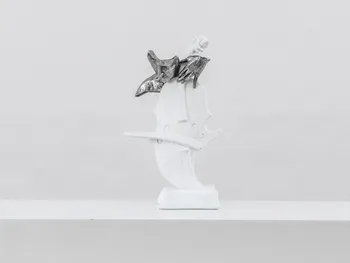 

Sculpture bassist in polyresin Villa Altachiara