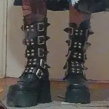 Botas de plataforma estilo gótico Punk para mujer, zapatos de media pantorrilla con cuña y cremallera, botas militares de combate, para invierno, con correa de Hebilla negra