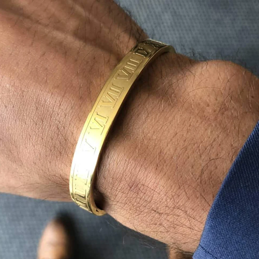 

Luxury Cuff Bracelet Bracelet Titanium Steel Bracelet Carved Roman Numeral Lover Roman Bracelet Men and Women Wedding Jewelry