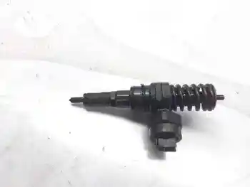 

038130073F injector VOLKSWAGEN PASSAT saloon (3B2)