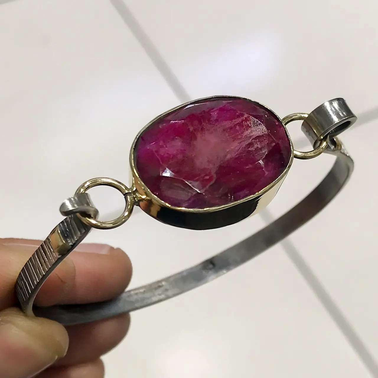 Ruby имеет натуральный камень аутентичный зажим леди серебряный браслет