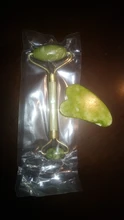 Masajeador de Jade Natural para cara, raspador de Gua Sha con rodillo de Jade, con microagujas