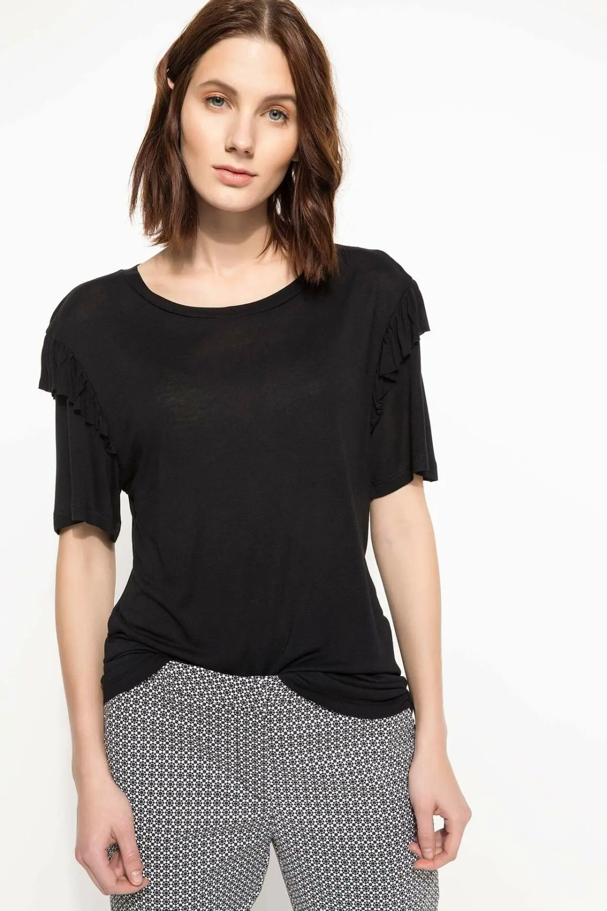 

DeFacto Women Spring Black Top Tees Women Casual Flare Sleeve Loose T-Shirts Female Short Sleeve T-Shirt-I4330AZ18SP