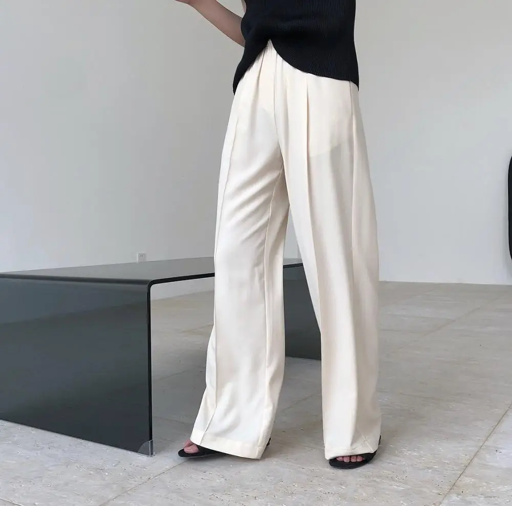 

woman new model trousers