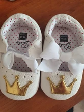 Zapatos de princesa para niña, calzado con lazo de corona ostentoso, suela de goma de PU para niño pequeño, mocasines antideslizantes para primeros pasos, zapatos de cuna para bebé recién nacido