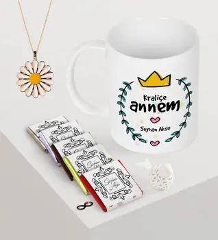 

Personalized Queen Mom Mug Chocolate Daisy Necklace Set