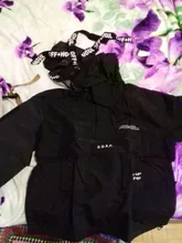 Techwear-chaqueta impermeable con capucha para hombre, ropa de calle de primavera, cortavientos negro