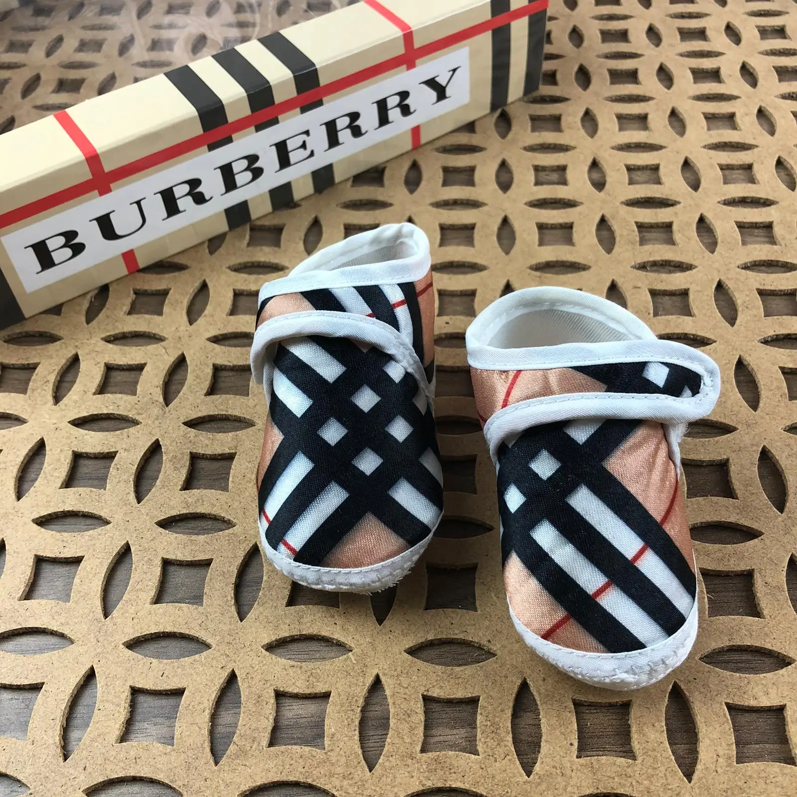Ensemble Bebe Burberry Coffret Cadeau 5 Pieces Fashions Baby Boutique