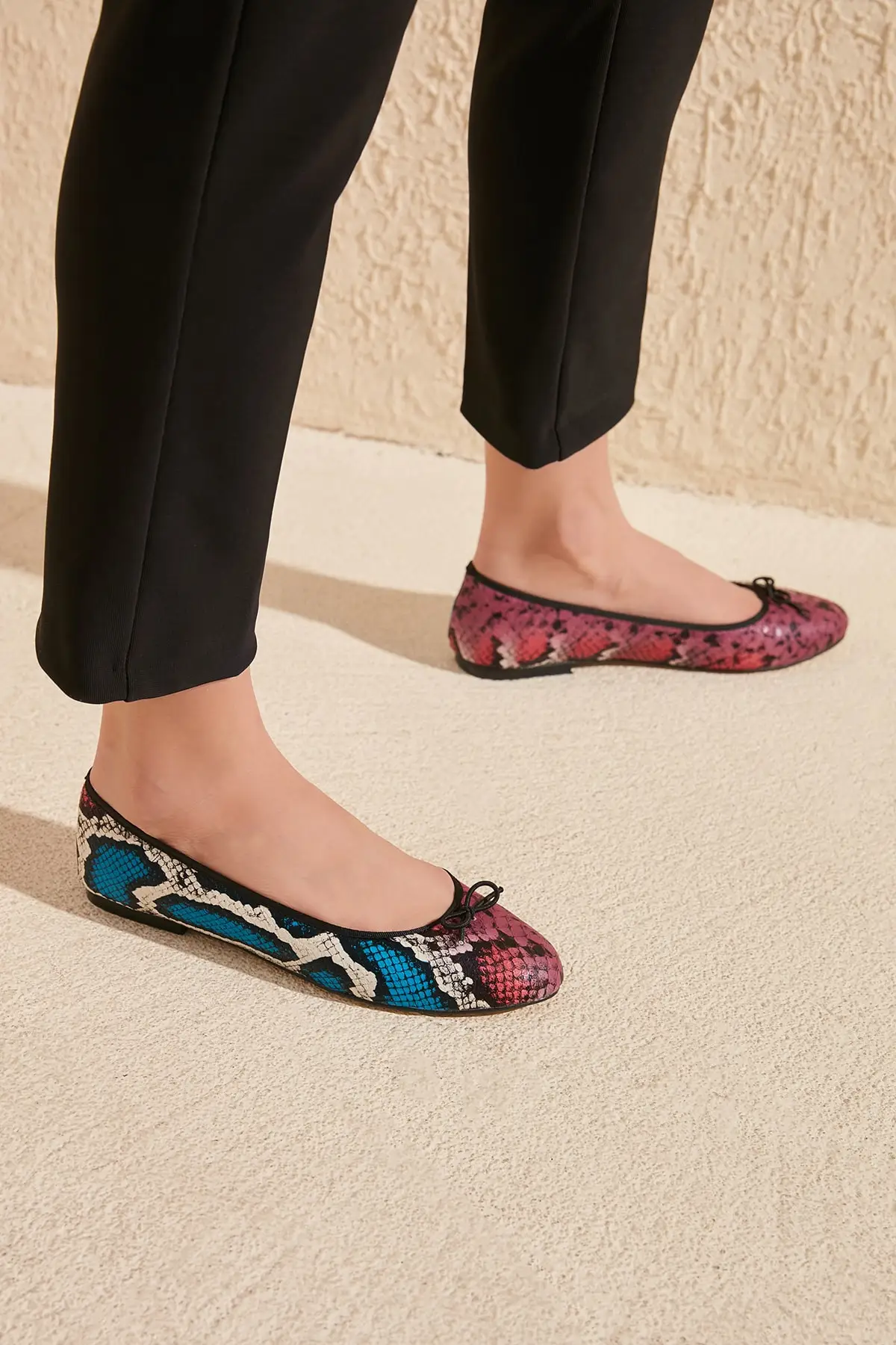 Женские балетки со змеиным принтом TAKSS20BE0032 | Обувь