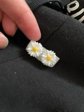 Pendientes de tuerca con diseño de margaritas para mujer, joyería elegante con diseño de margaritas, estilo Simple