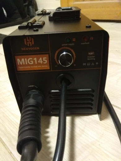 Отзыв о товаре Сварочный аппарат HZXVOGEN Mig MIG145, полуавтоматический сварочный аппарат без газа, с флюсовой сердцевиной 2200,6 мм для пайки железа, 0,8 в от пользователя E***v