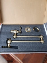 Palanca única dorado cepillado giratorio plegable montado en la pared, grifo de cocina para baño, grifo de rotación de 360, solo agua fría