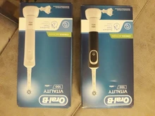 Oral B Vitality D100 CrossAction, Cepillos de dientes Eléctricos Recargables Blanco/Negro, limpieza 2D, cabezal oscila y rota