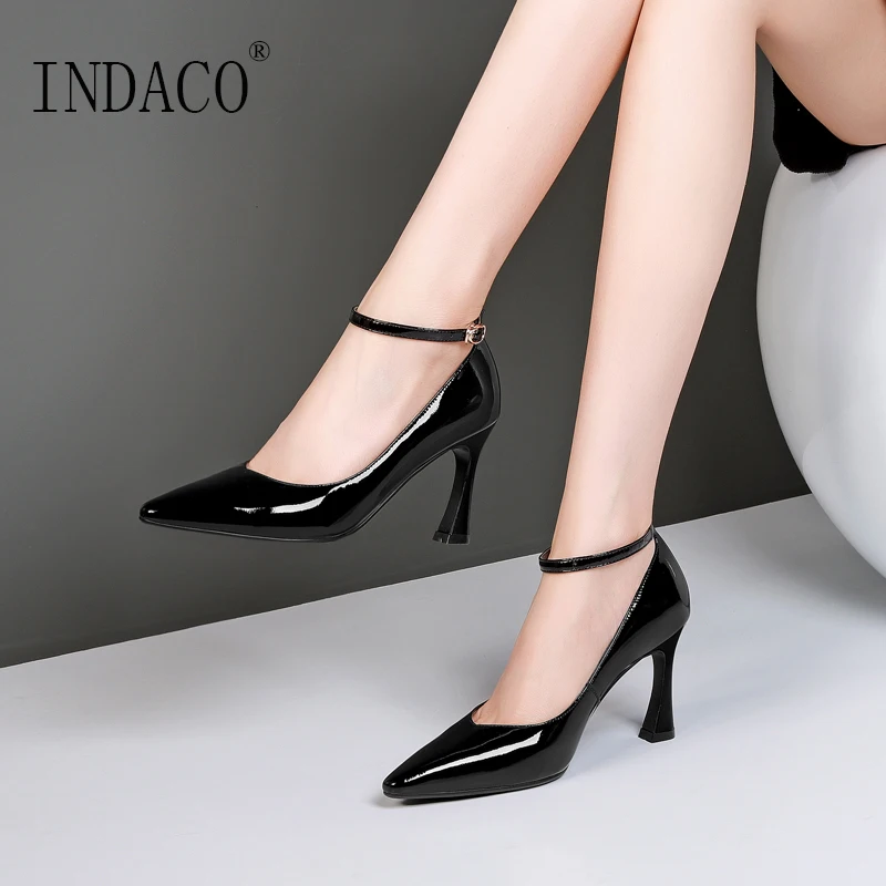 womens black pumps
