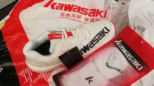 Kawasaki-zapatos de bádminton profesionales para hombre y mujer, zapatillas deportivas transpirables antideslizantes, K-169D, con regalo gratis, 2021