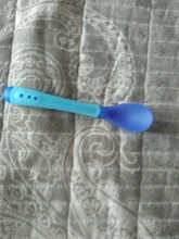 Cuchara de silicona con detección de temperatura para niños y niñas, cucharilla de alimentación para bebés, cucharillas infantiles de 3 colores, envío directo