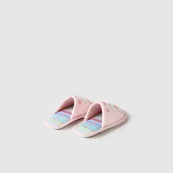 

Children's slippers to be at home
