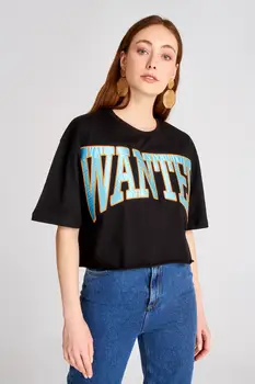 

Trendyol Embroidered Crop Knitted T-Shirt TWOSS20TS1184