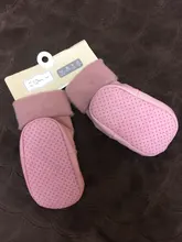 Zapatos de bebé con suela suave, Calcetines antideslizantes de terciopelo, con pompón y lazo, botines gruesos y cálidos para primeros pasos, impermeables