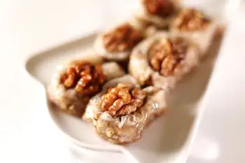 

1.65 lb (750 gr) Walnut Roll by Güllüoglu