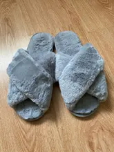 Zapatillas de casa de piel sintética para mujer, zapatos cálidos a la moda, planos sin cordones, deslizantes, negros, rosas, cómodas, para el hogar, para invierno