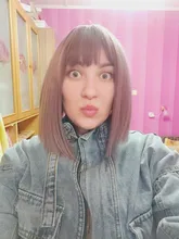 Is a wig-peluca corta recta negra con flequillo cabello sintético Bob pelucas para mujer rosa rojo morado marrón Cosplay pelo para fiesta diario