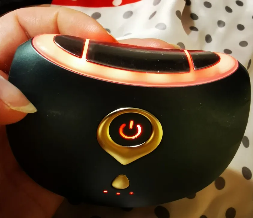 Отзыв о товаре Массажер для шеи OKACHI GLIYA, 2021 г., для массажа лица, разглаживания и удаления морщин, вибрация, холодный и горячий компресс, светодиодная подсветка, EMS терапия от пользователя A***a