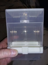 Tamaño pequeño pájaro aves de corral Alimentador automático contenedor de alimentos acrílicos paloma loro a prueba de salpicaduras 10x12x7.5CM