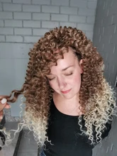 Ídolo de moda Afro rizado pelo sintético resistente al calor, paquetes de pelo de onda profunda extensiones marrón 2 unids/lote 26 pulgadas de la armadura del pelo
