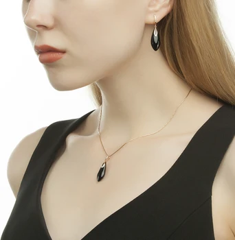 

Gold pendant with onyx and diamonds sunlight sample 585