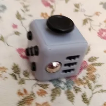 Juguetes dados para aliviar la ansiedad y el estrés para niños, juguete de descompresión de plástico con enfoque multifuncional de seis lados para juegos, regalo para adultos